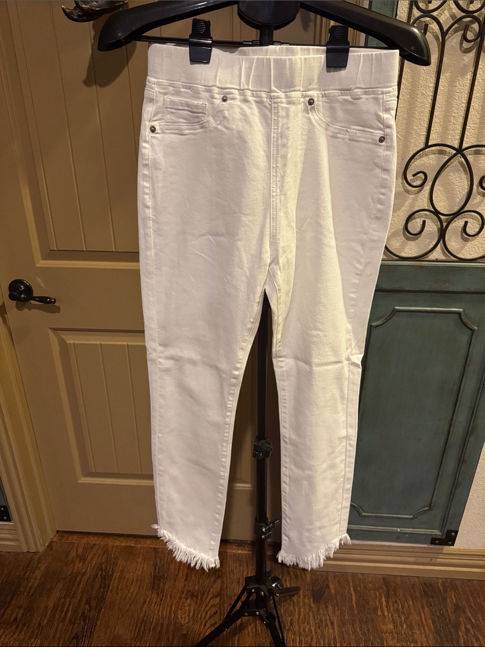 Mud Pie White Frayed Hem Ankle Jeans